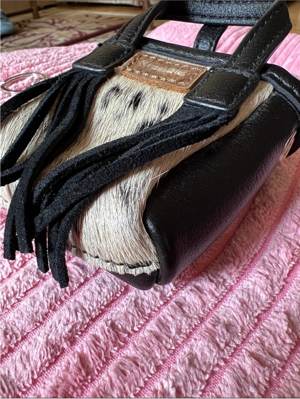 Wrangler Cowhide Mini Fringe Tote Bag Keychain - Picture 8 of 12